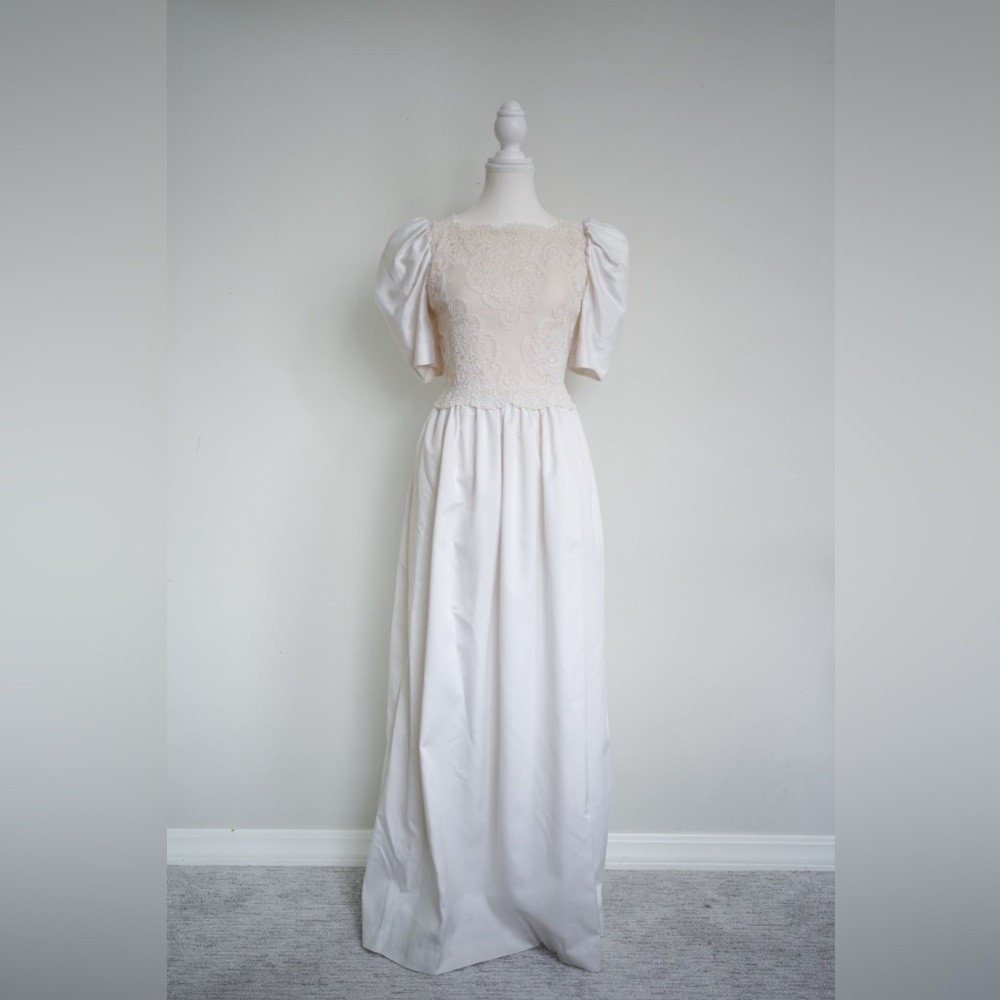Victor Costa Ivory Lace Wedding Gown